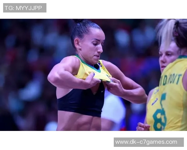 足球场上的力量与速度展现球星肌肉线条背后的训练秘密 足球场上的力量与速度展现球星肌肉线条背后的训练秘密