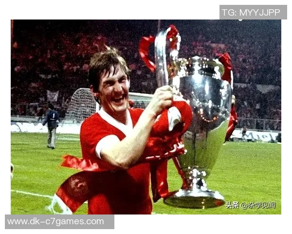 足球史上最燃球星的传奇瞬间与不朽荣耀分析 足球史上最燃球星的传奇瞬间与不朽荣耀分析